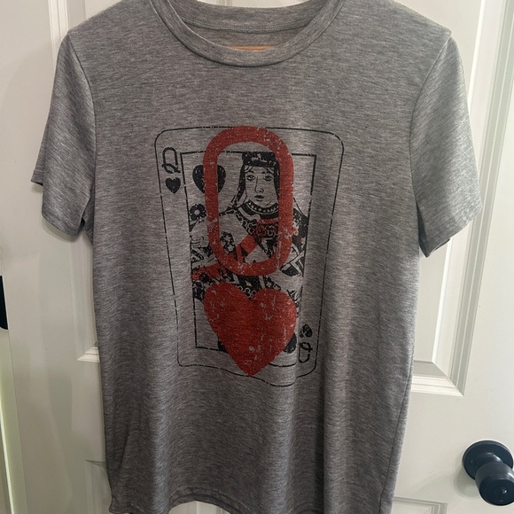 Tops - Gray Graphic T-Shirt with Red Queen of Hearts playing card Design size Large